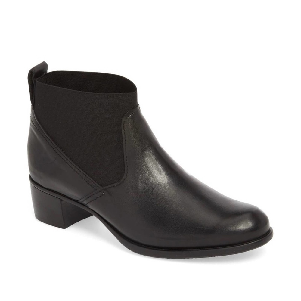 Munro Black Leather Chelsea Boots